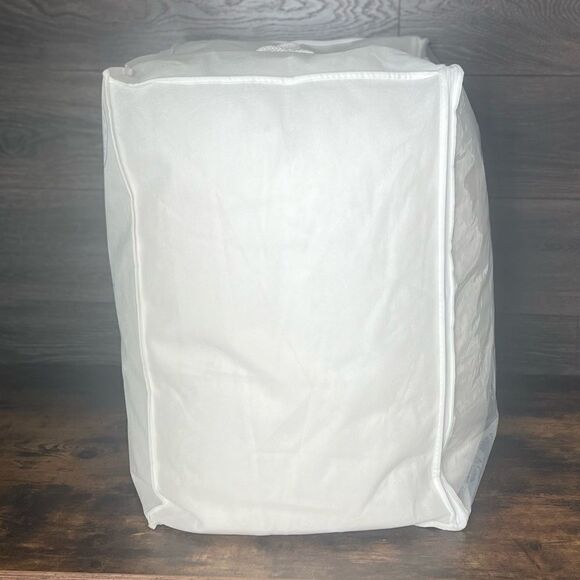 The Company Store Luxe Olympia Down Extra Warmth Comforter in White. Full Size. - Picture 12 of 15